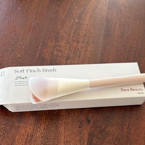 Rare Beauty Soft Pinch Blush Brush new with packaging